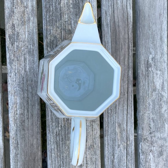 NWOT💯Authentic HEREND Coffee Pot - Tea Pot - with Gold Button Knob - Picture 8 of 15